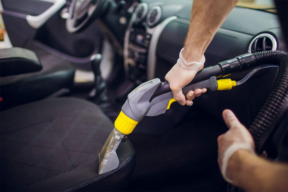 Auto salongi keemiline puhastus: kui tihti on see vajalik?